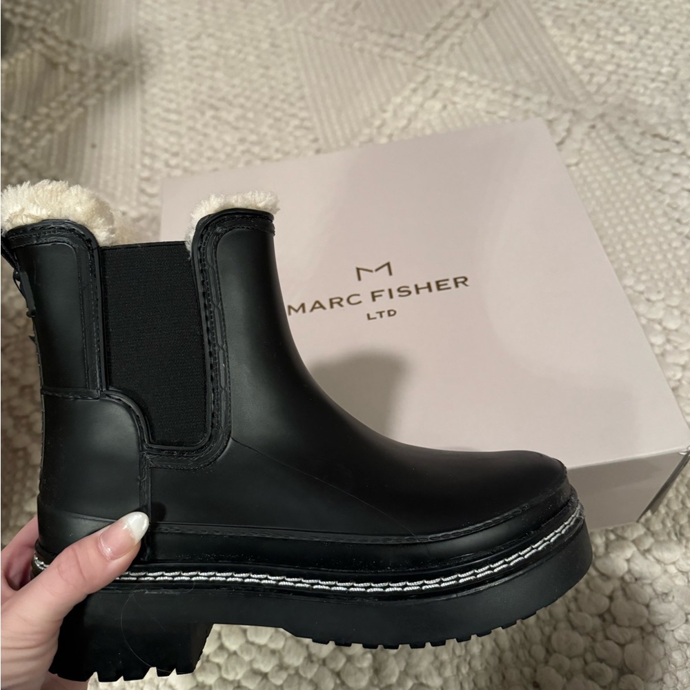 Marc Fisher Black Winter Boots with Cream Lining - Picture 2 of 2